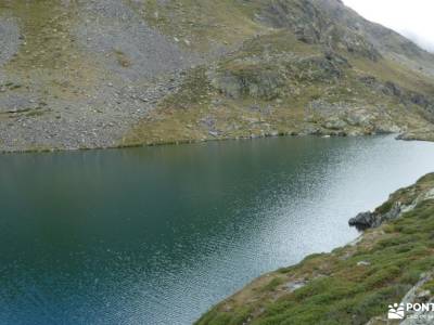 Andorra-País de los Pirineos; piedralaves piscina natural senderismo brea mochila para trekking asoc